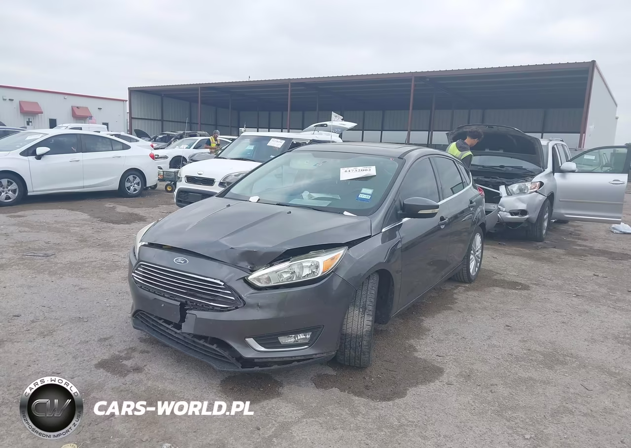 2018 Ford Focus Titanium VIN:1FADP3N29JL273209 - 2