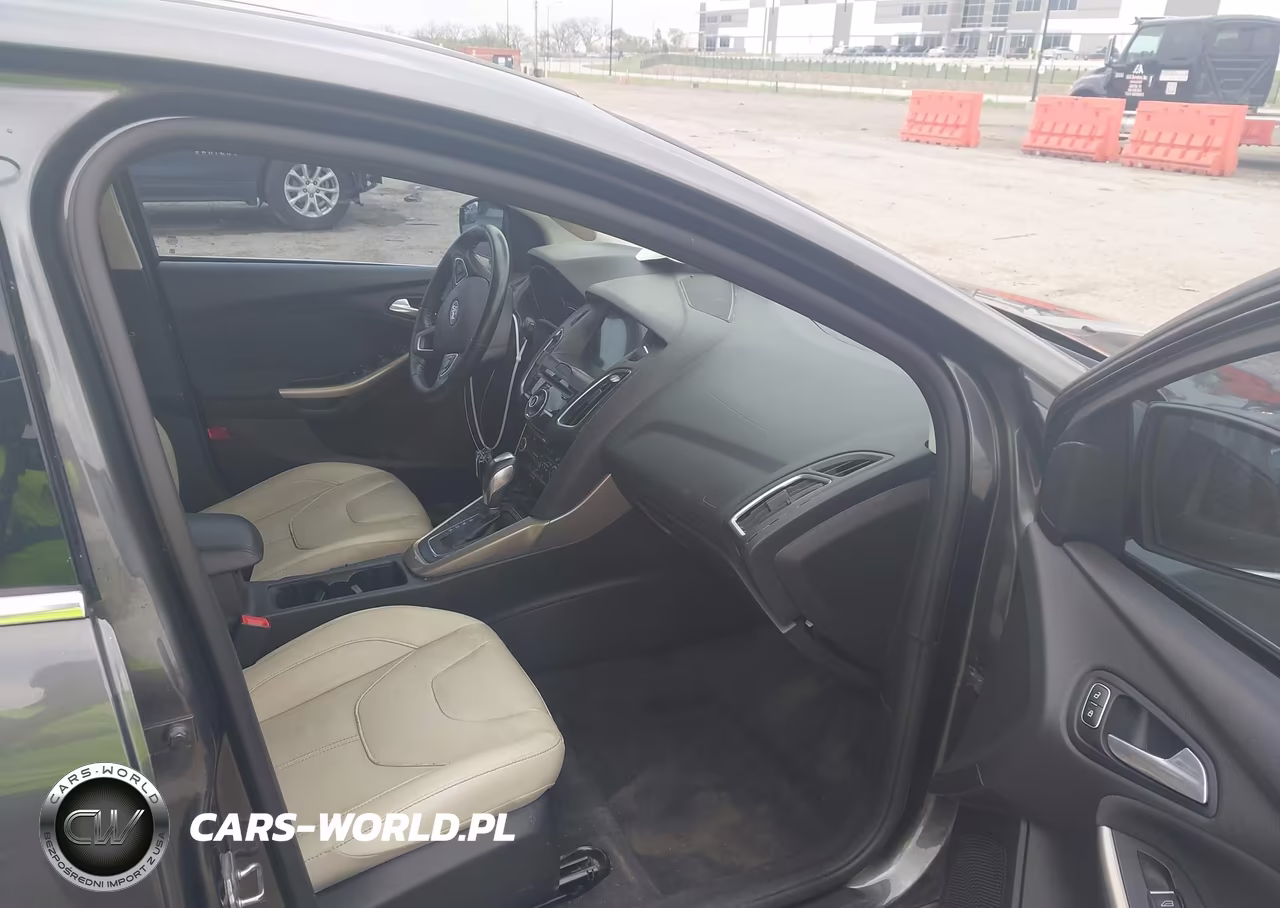 2018 Ford Focus Titanium VIN:1FADP3N29JL273209 - 5