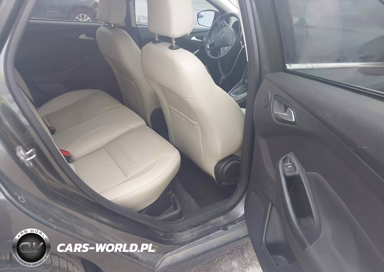 2018 Ford Focus Titanium VIN:1FADP3N29JL273209 - 8