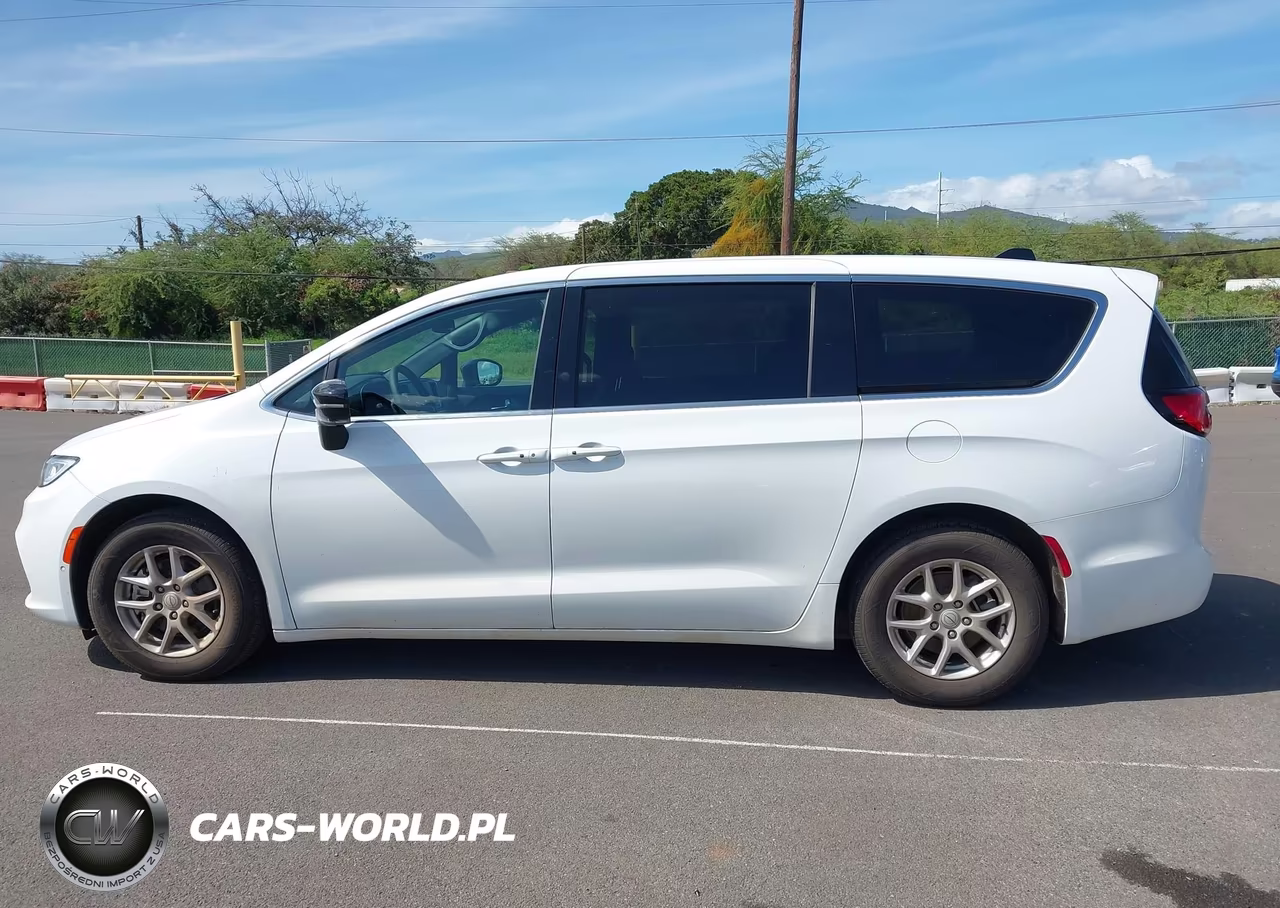 2026 Chrysler Pacifica Select VIN:2C4RC1BG2TR153665 - 14