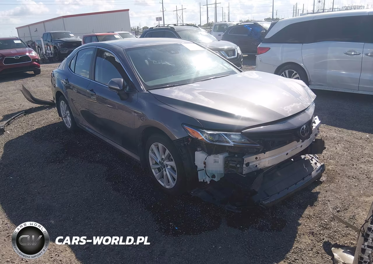 2024 Toyota Camry Le – zdjęcie 1 z 17