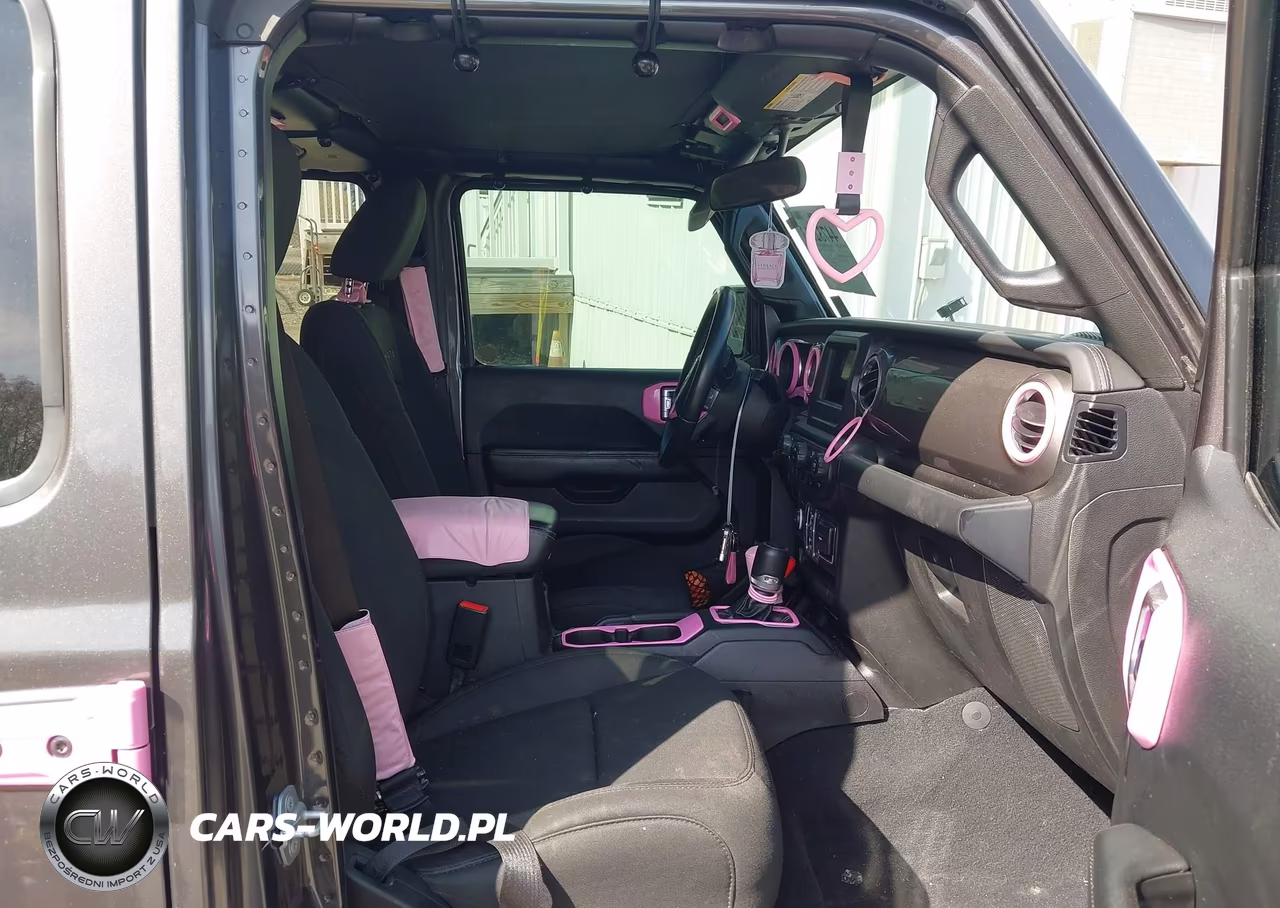 2019 Jeep Wrangler Unlimited Sahara 4X4 VIN:1C4HJXEG8KW527878 - 5