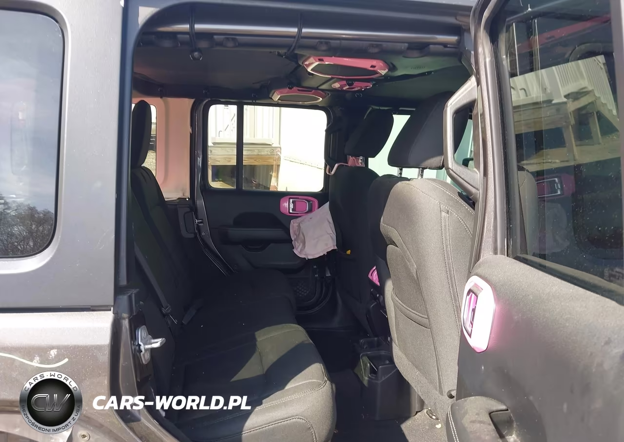2019 Jeep Wrangler Unlimited Sahara 4X4 VIN:1C4HJXEG8KW527878 - 8