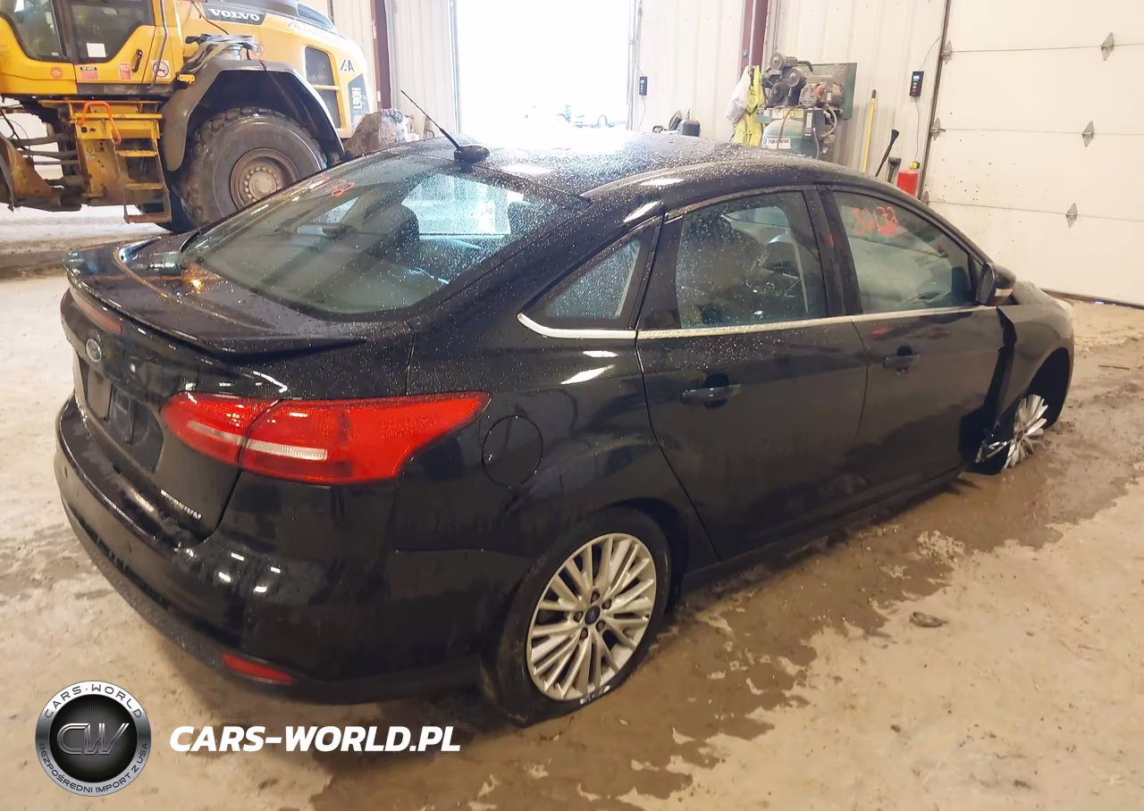 2017 Ford Focus Titanium VIN:1FADP3J26HL291358 - 4