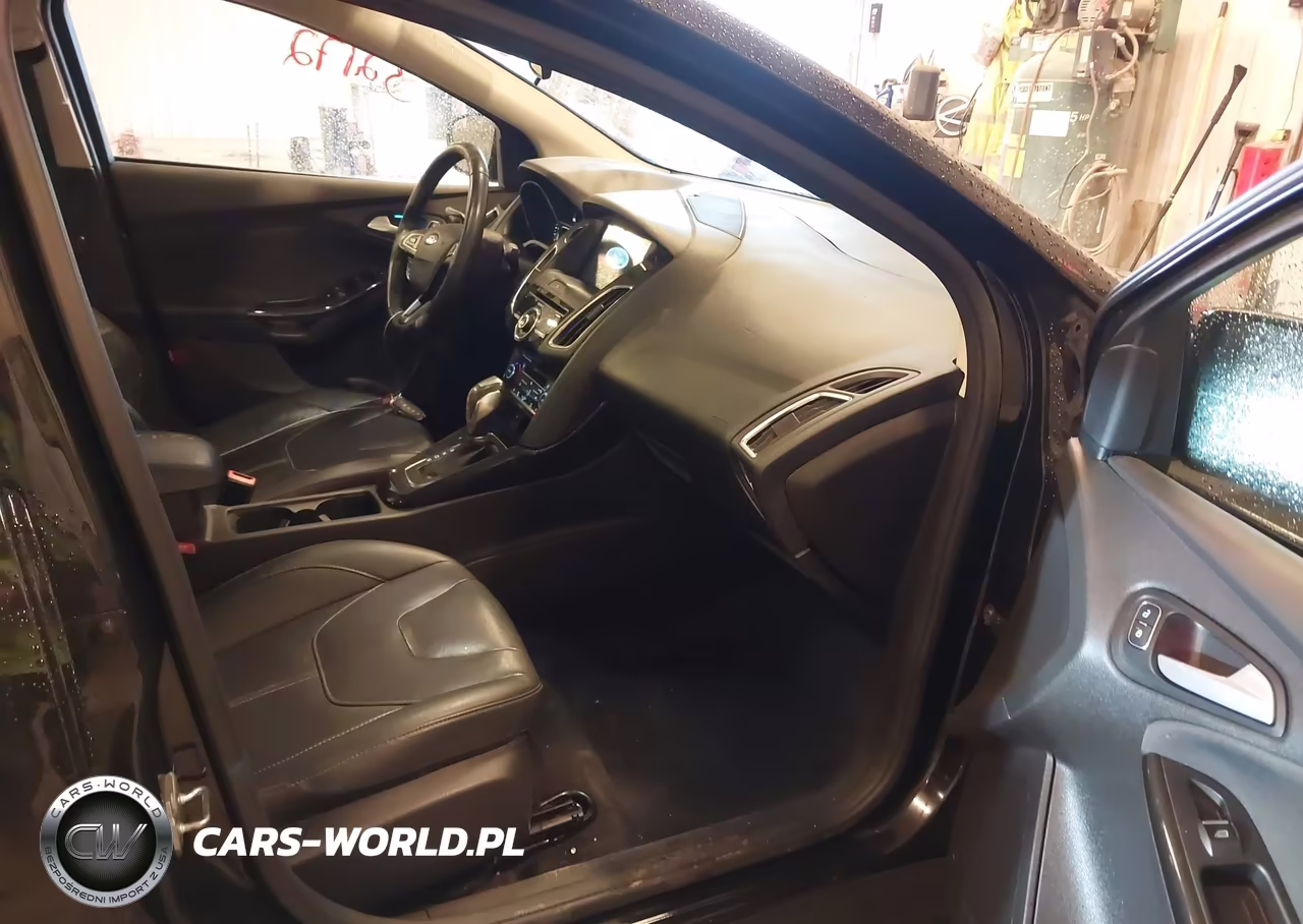 2017 Ford Focus Titanium VIN:1FADP3J26HL291358 - 5