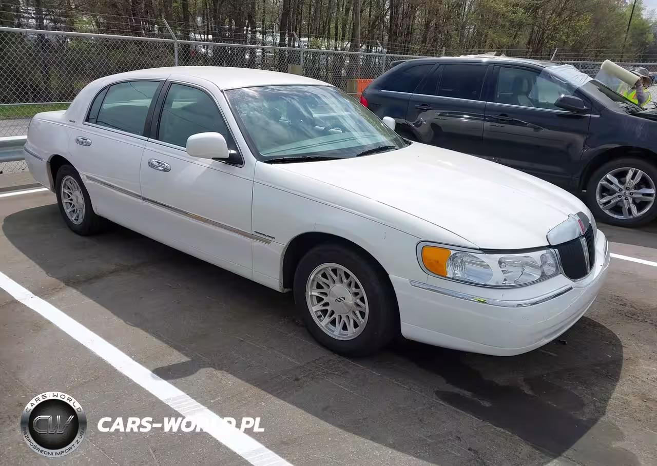 1999 Lincoln Town Car Signature