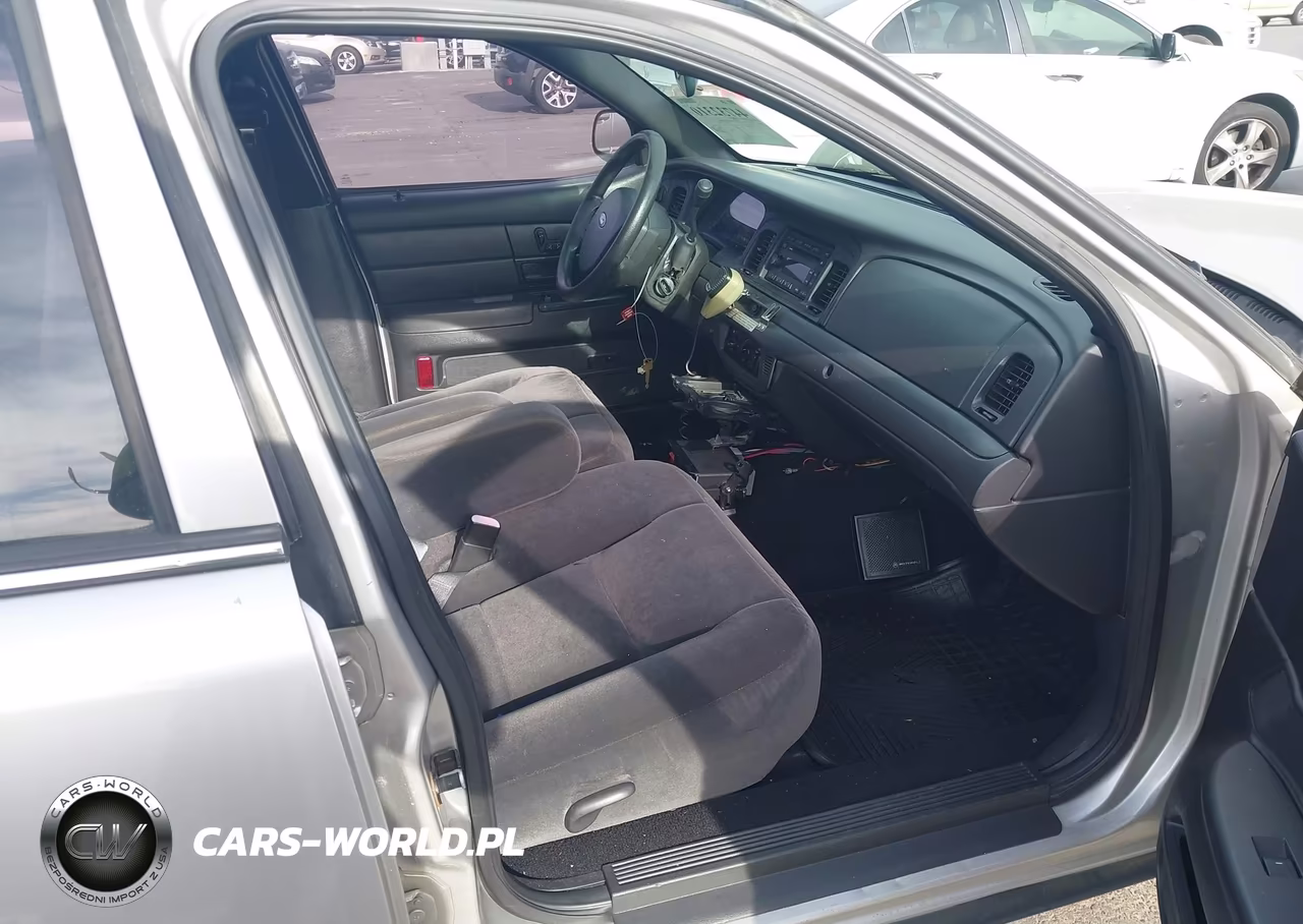 2009 Ford Crown Victoria Police-Police Interceptor VIN:2FAHP71V99X135208 - 5