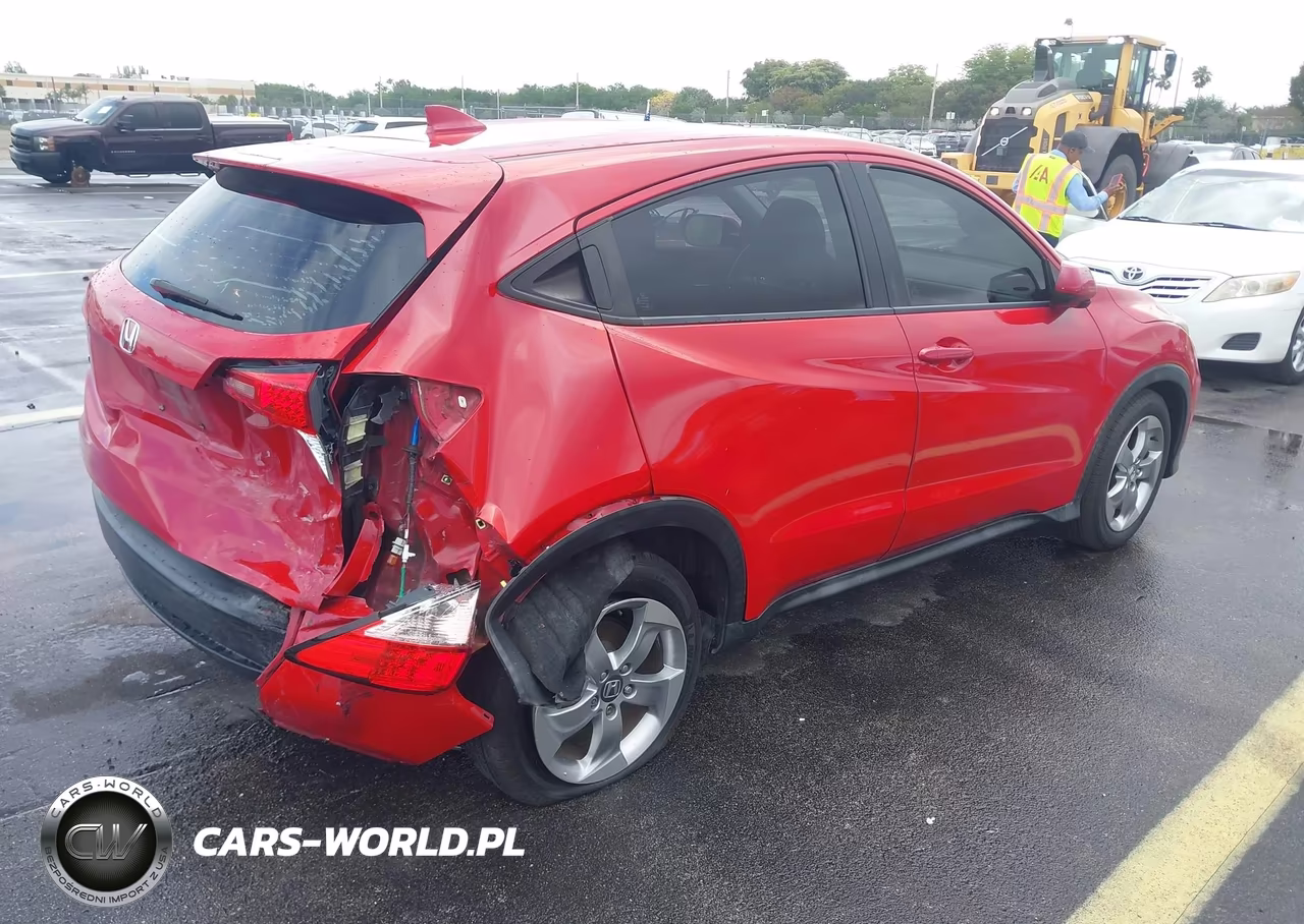 2018 Honda Hr-V Lx VIN:3CZRU5H37JM715387 - 4
