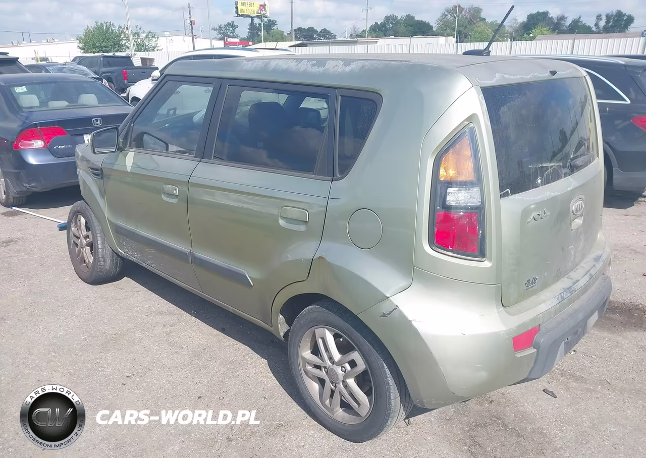 2010 Kia Soul + VIN:KNDJT2A22A7166486 - 3