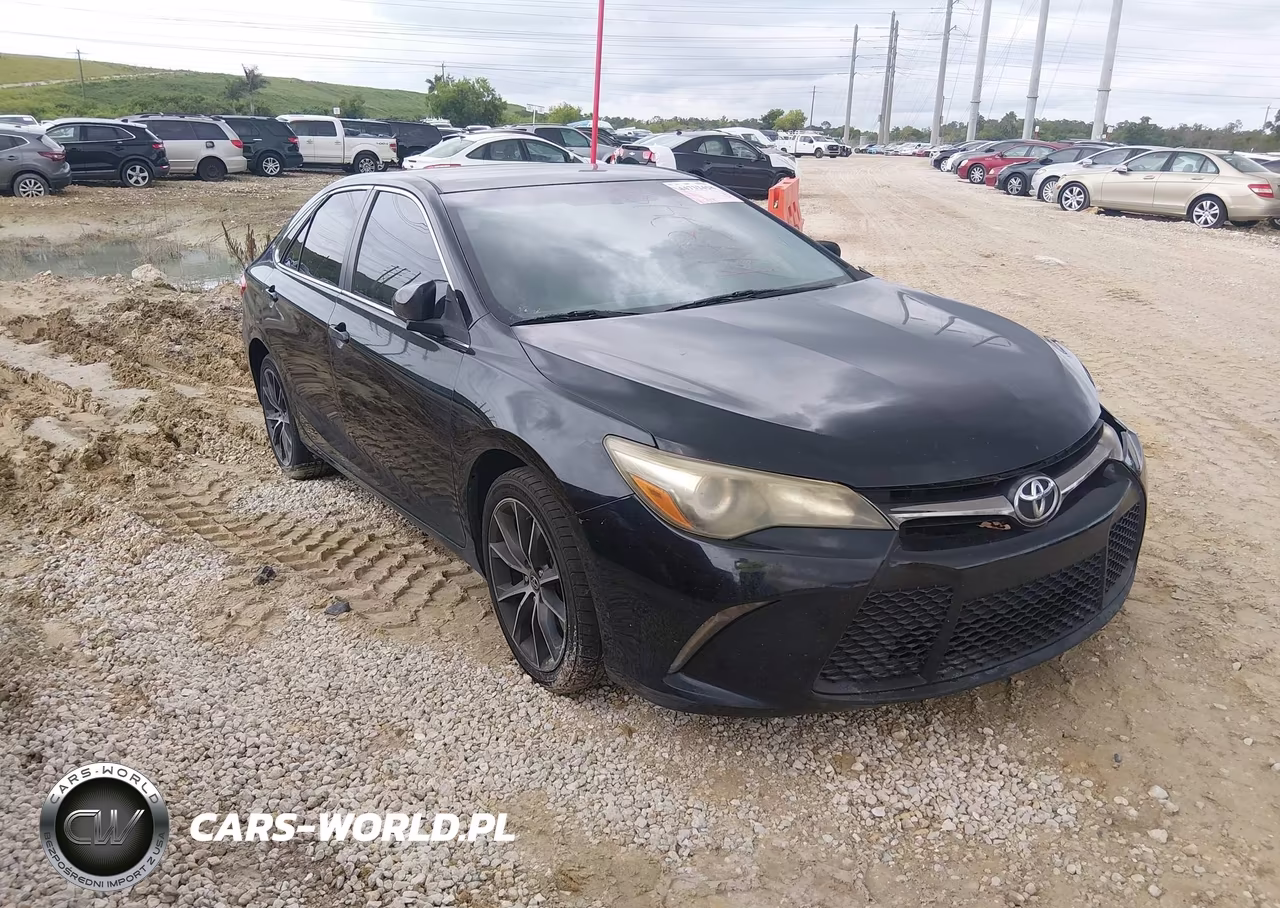2016 Toyota Camry Xse