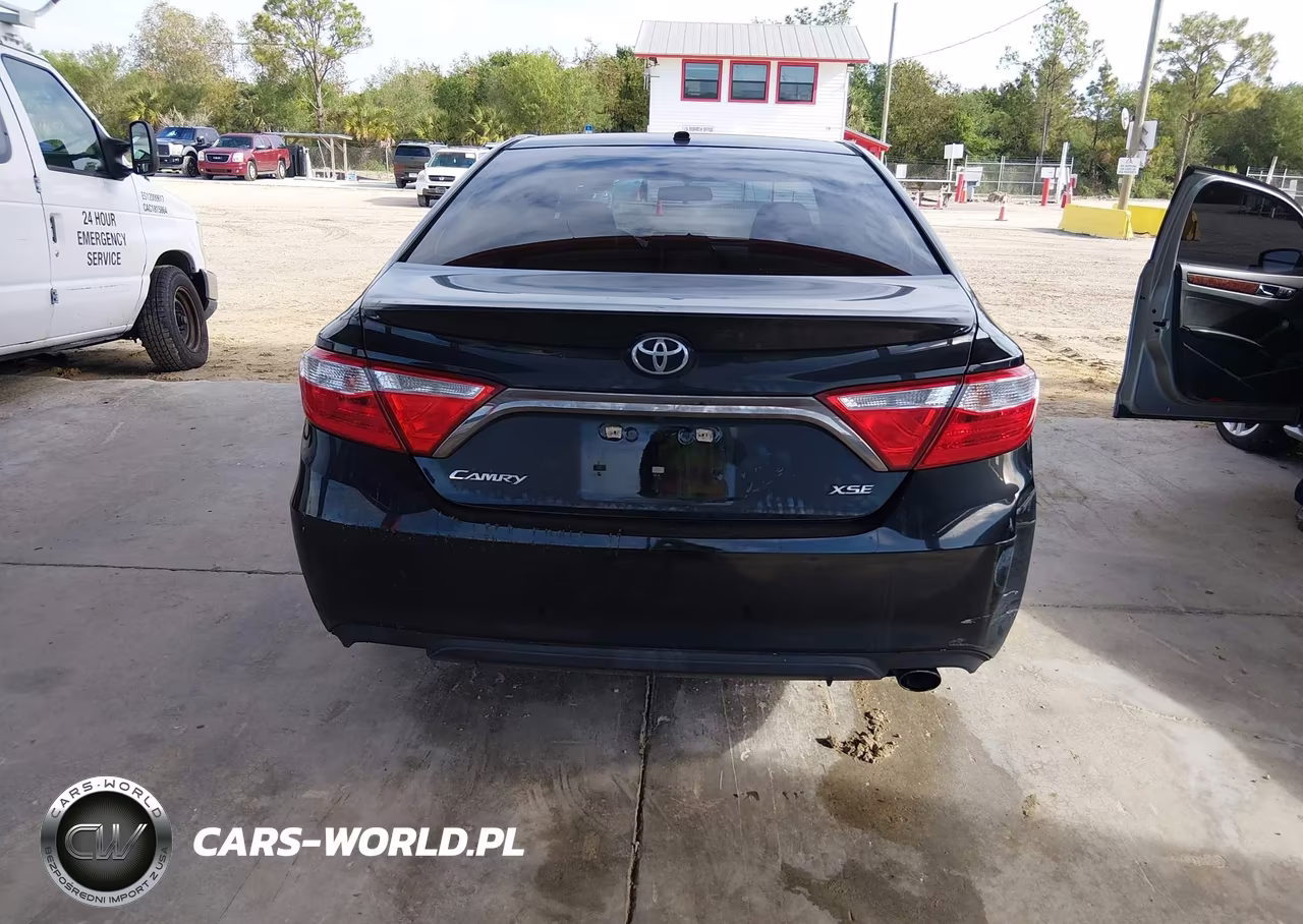 2016 Toyota Camry Xse VIN:4T1BF1FK3GU201721 - 16