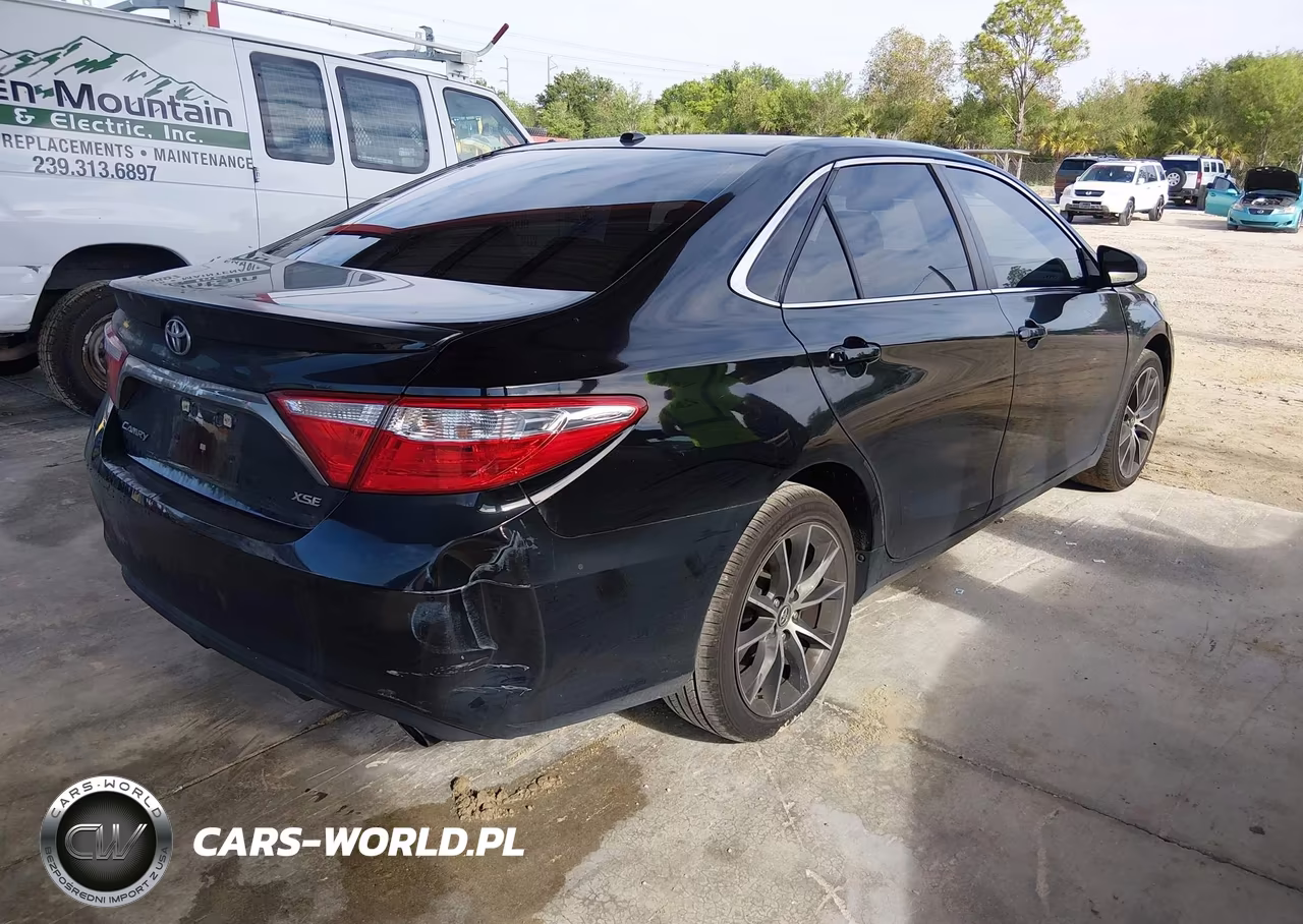 2016 Toyota Camry Xse VIN:4T1BF1FK3GU201721 - 4