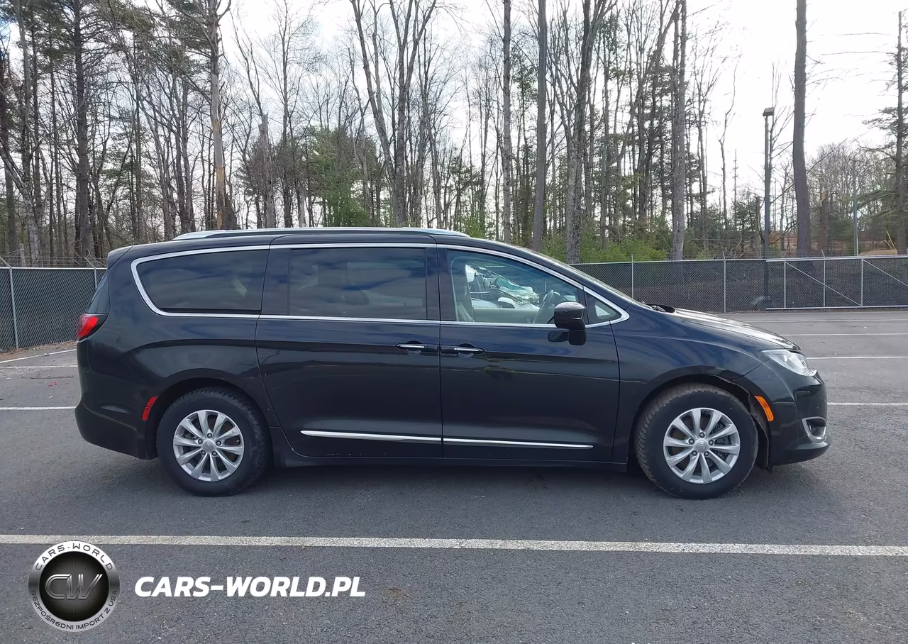 2019 Chrysler Pacifica Touring L VIN:2C4RC1BG5KR609141 - 13