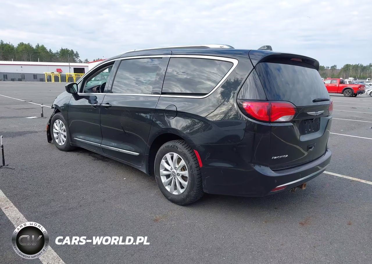 2019 Chrysler Pacifica Touring L VIN:2C4RC1BG5KR609141 - 3