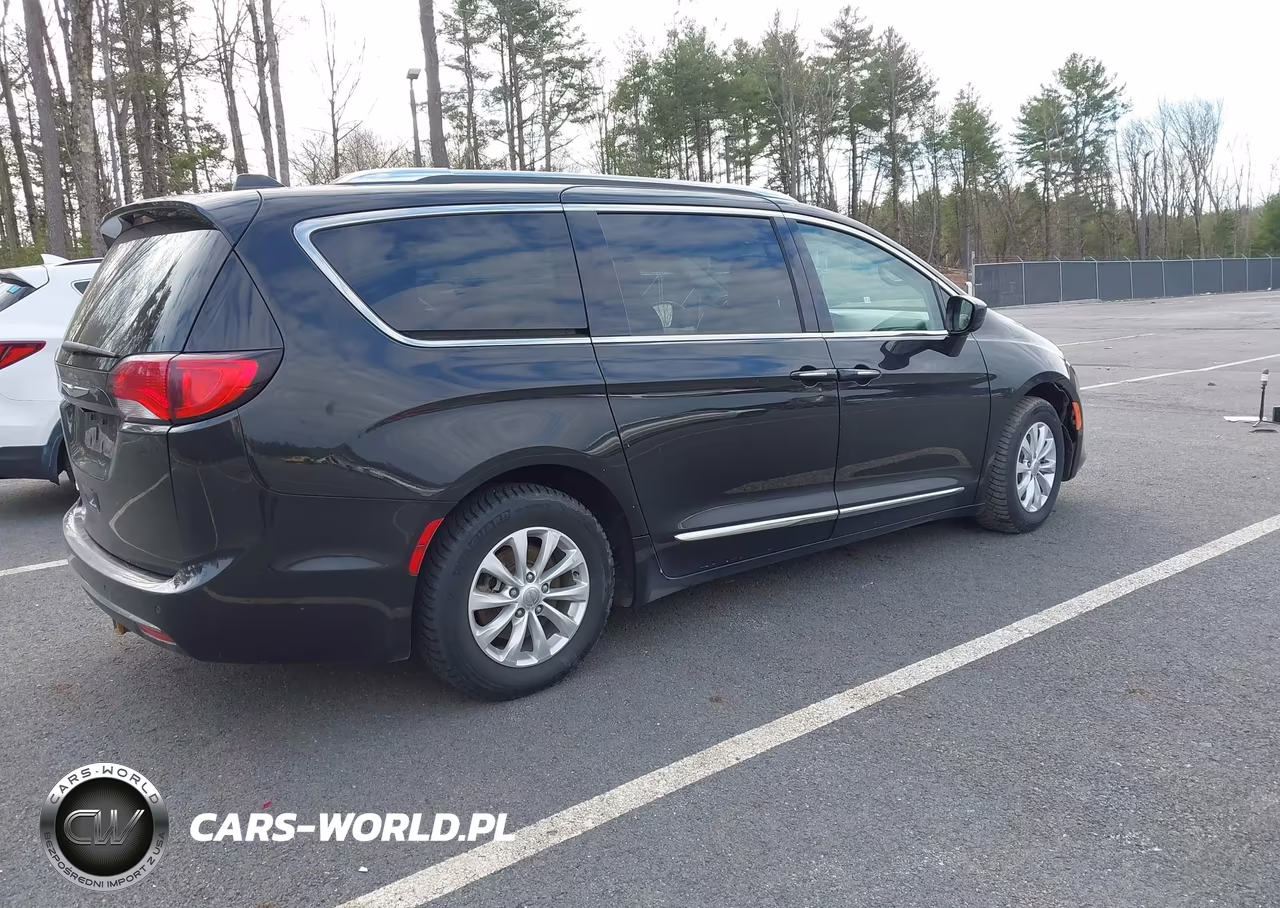 2019 Chrysler Pacifica Touring L VIN:2C4RC1BG5KR609141 - 4