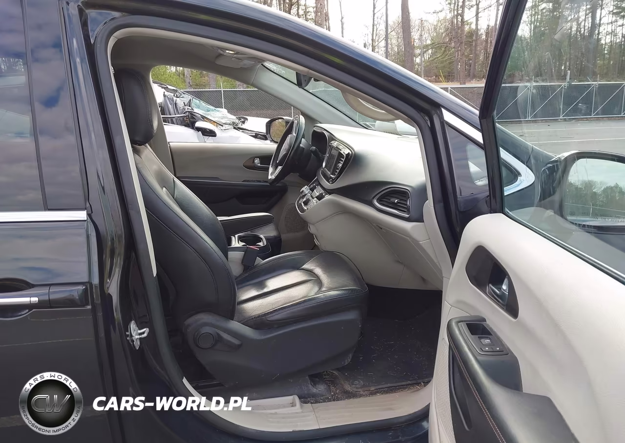 2019 Chrysler Pacifica Touring L VIN:2C4RC1BG5KR609141 - 5