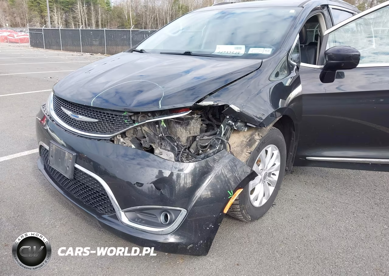 2019 Chrysler Pacifica Touring L VIN:2C4RC1BG5KR609141 - 6