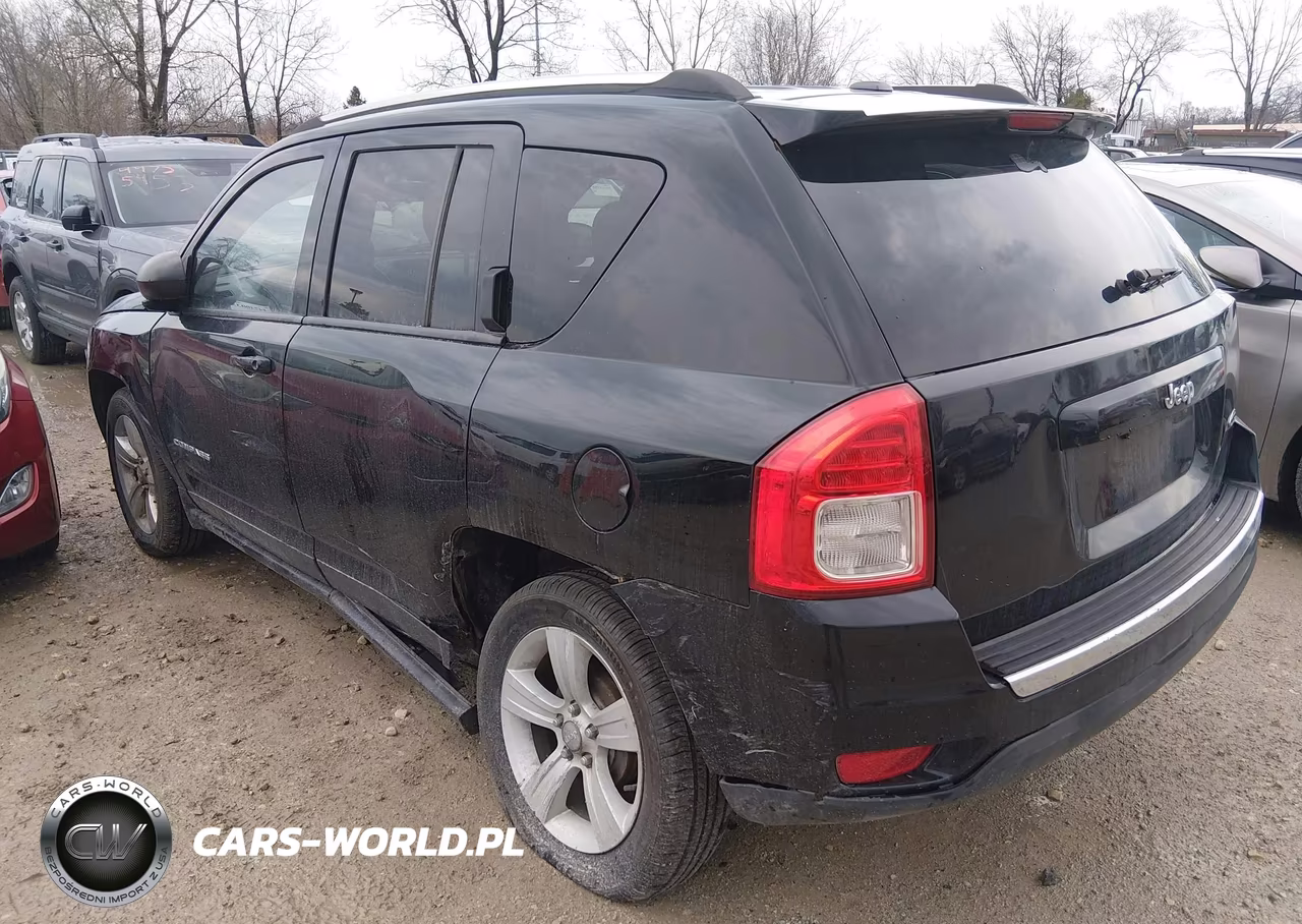 2013 Jeep Compass Latitude VIN:1C4NJCEB0DD207999 - 3