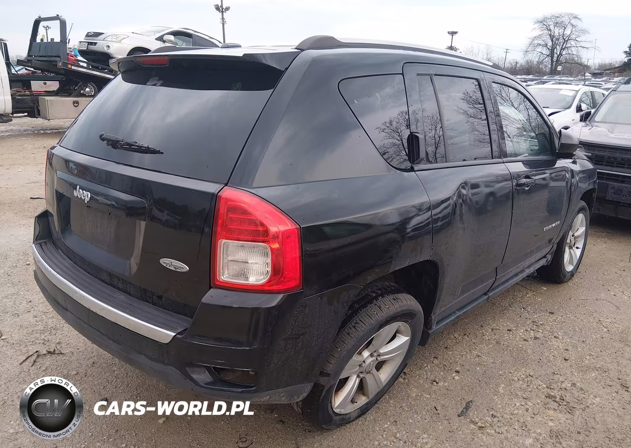 2013 Jeep Compass Latitude VIN:1C4NJCEB0DD207999 - 4