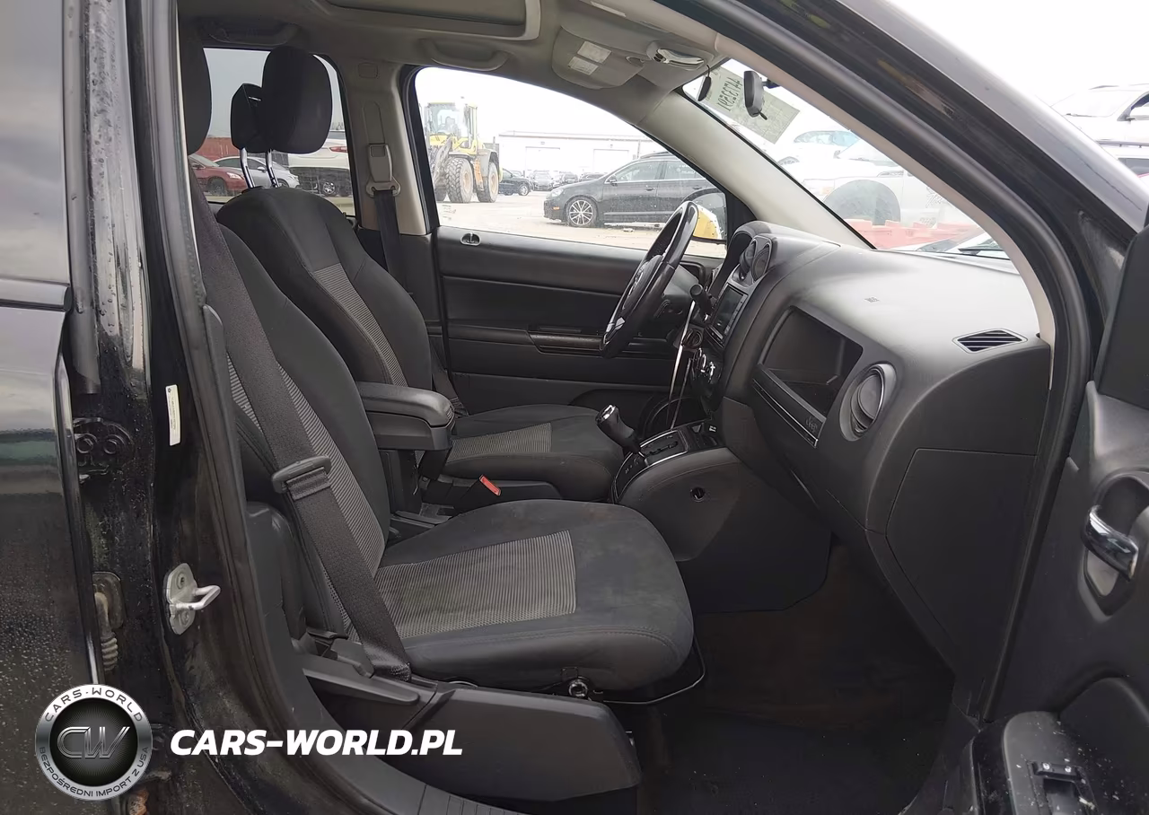 2013 Jeep Compass Latitude VIN:1C4NJCEB0DD207999 - 5