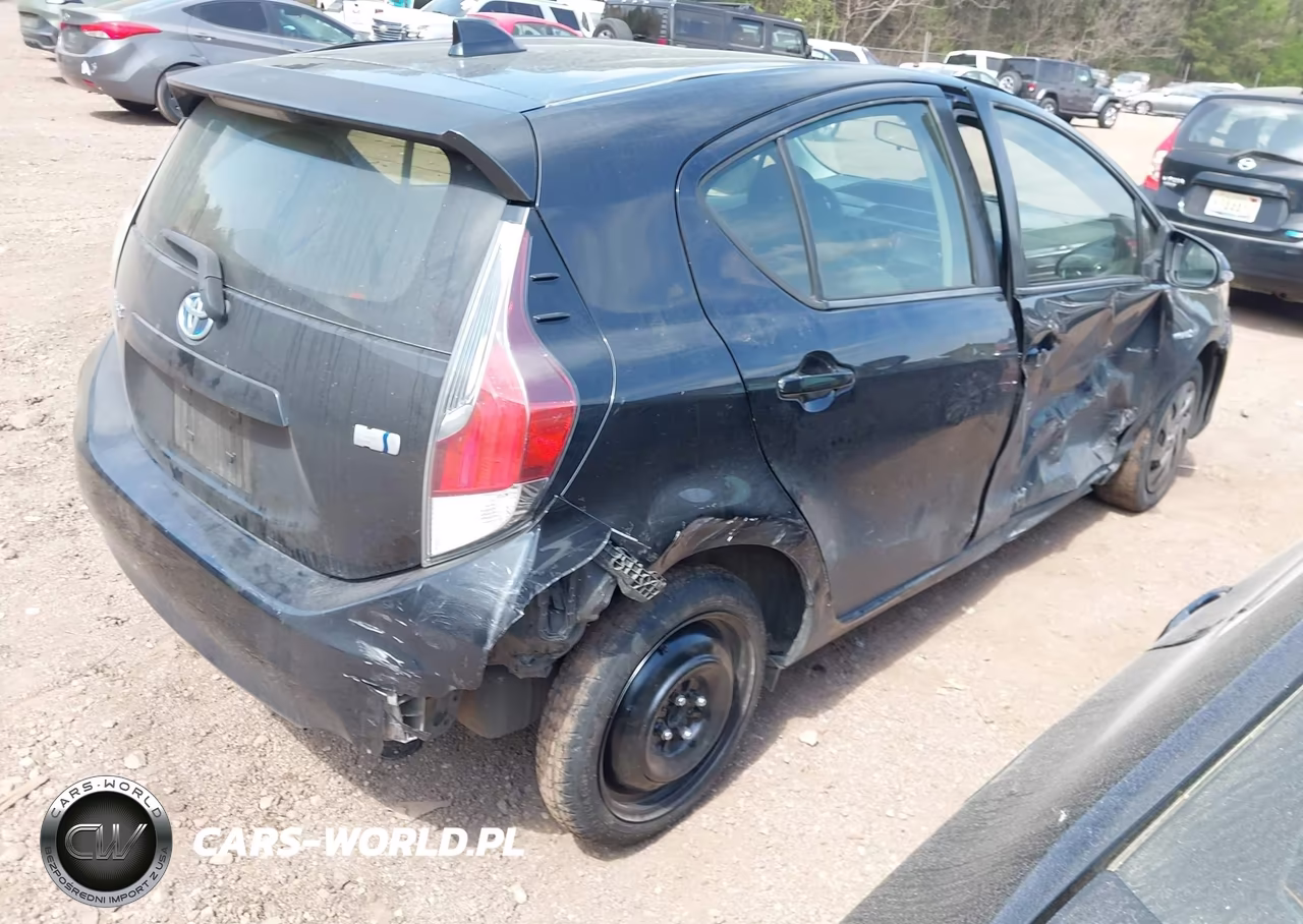 2016 Toyota Prius C Two VIN:JTDKDTB37G1124972 - 4