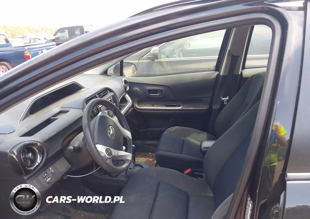 2016 Toyota Prius C Two VIN:JTDKDTB37G1124972 - 5