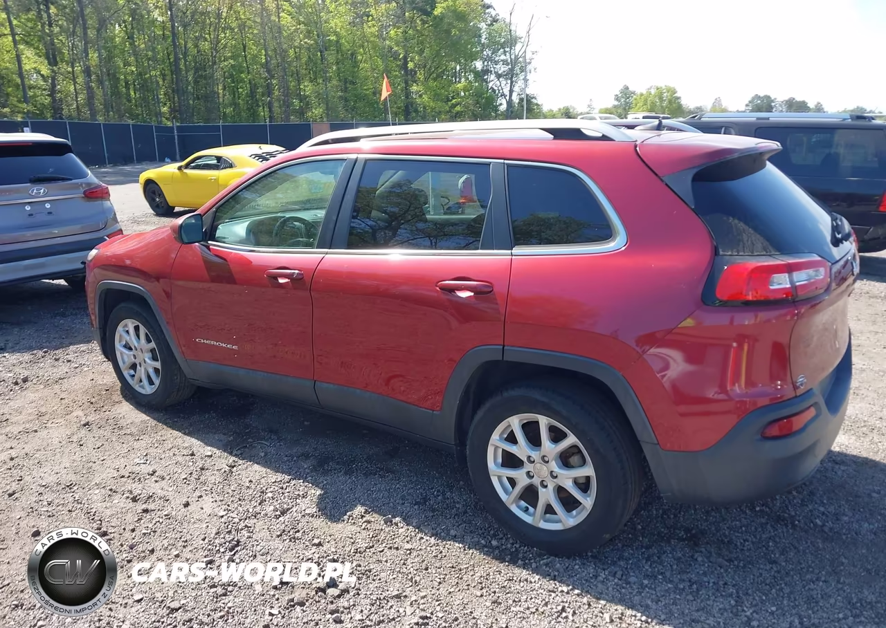 2017 Jeep Cherokee Latitude Fwd VIN:1C4PJLCBXHW572857 - 3