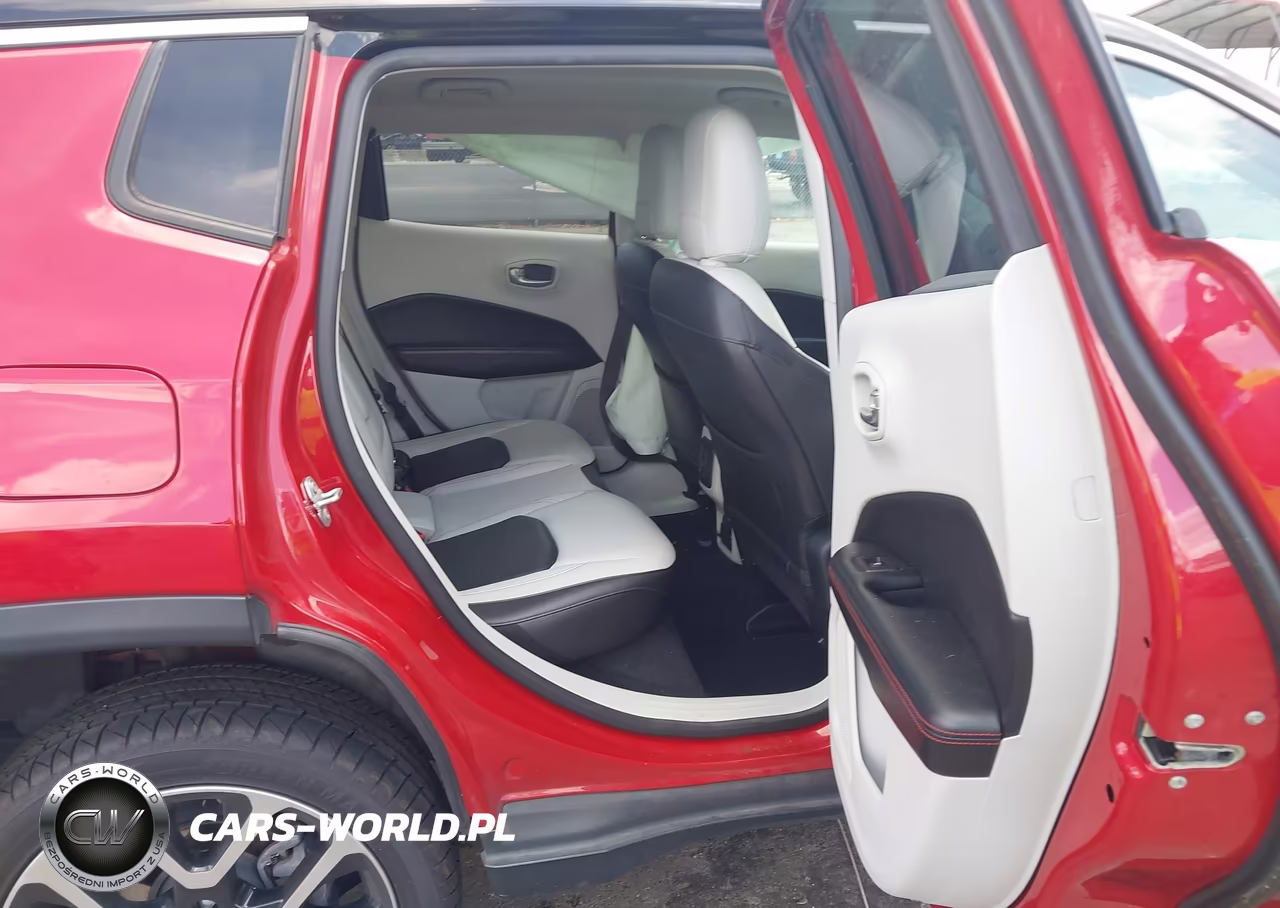 2018 Jeep Compass Limited 4X4 VIN:3C4NJDCB2JT163664 - 8