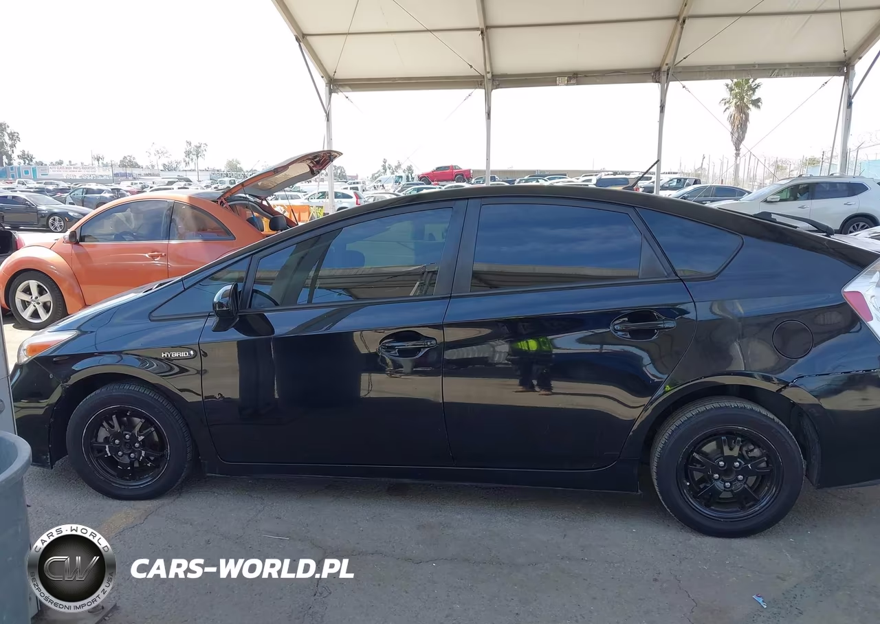 2015 Toyota Prius Two VIN:JTDKN3DU9F0411172 - 14