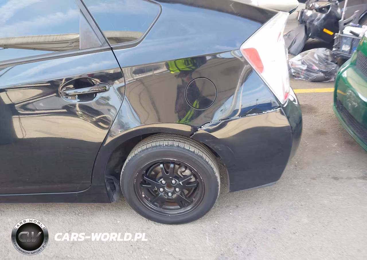 2015 Toyota Prius Two VIN:JTDKN3DU9F0411172 - 17
