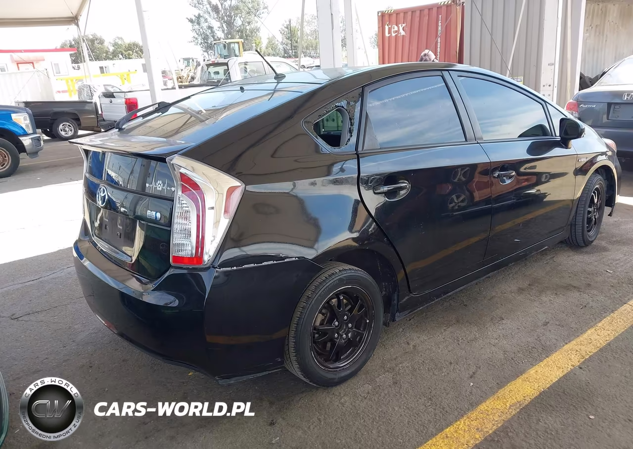 2015 Toyota Prius Two VIN:JTDKN3DU9F0411172 - 4