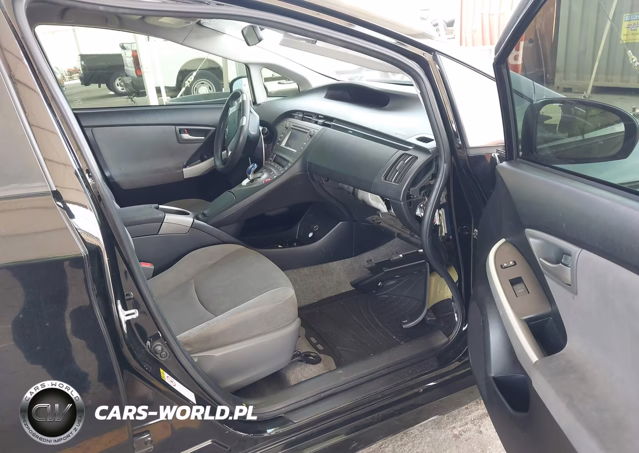 2015 Toyota Prius Two VIN:JTDKN3DU9F0411172 - 5