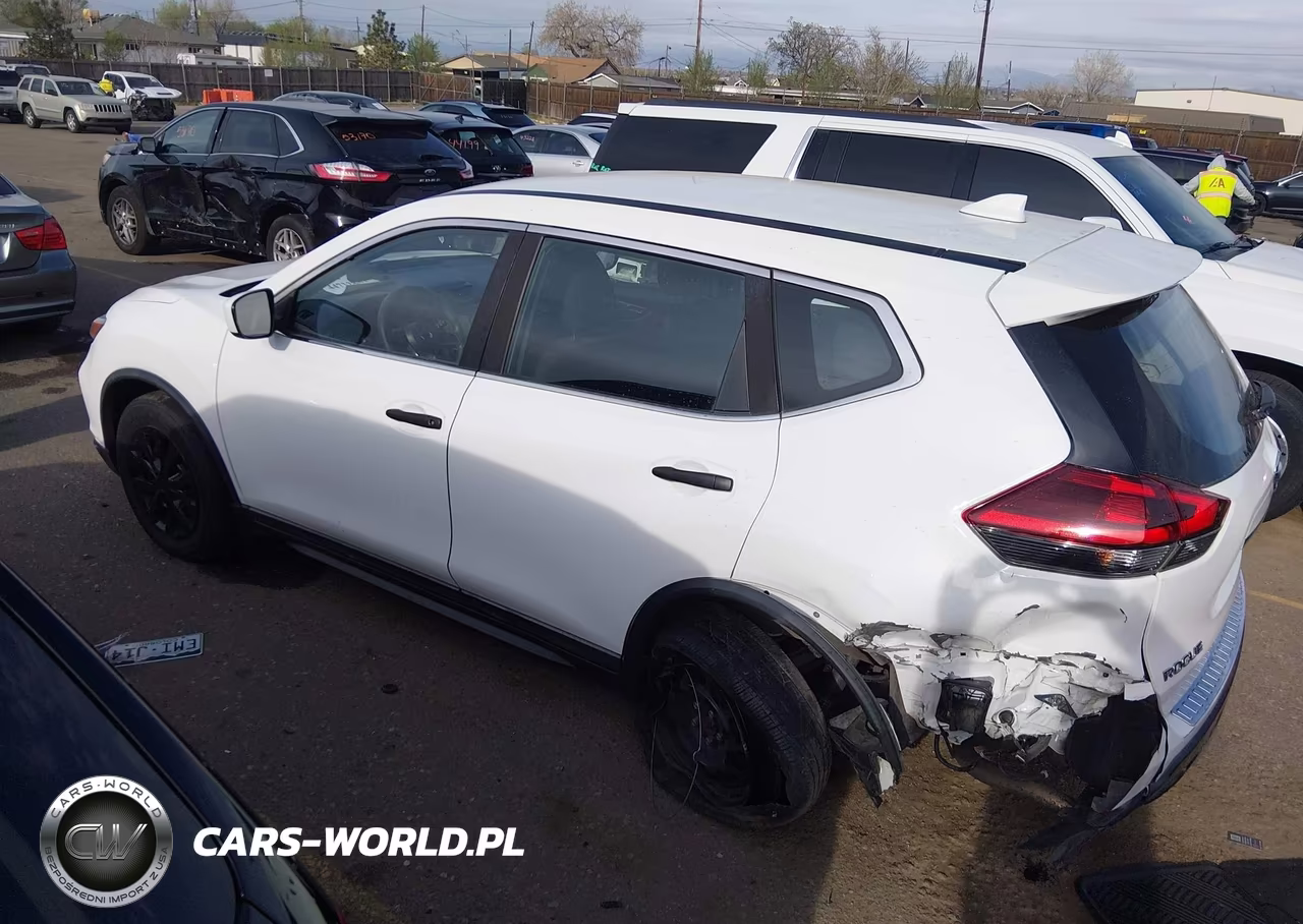 2018 Nissan Rogue S VIN:KNMAT2MV2JP587999 - 15