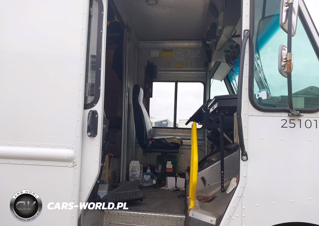 2015 Ford F-59 Commercial Stripped VIN:1F66F5KY6F0A04672 - 7