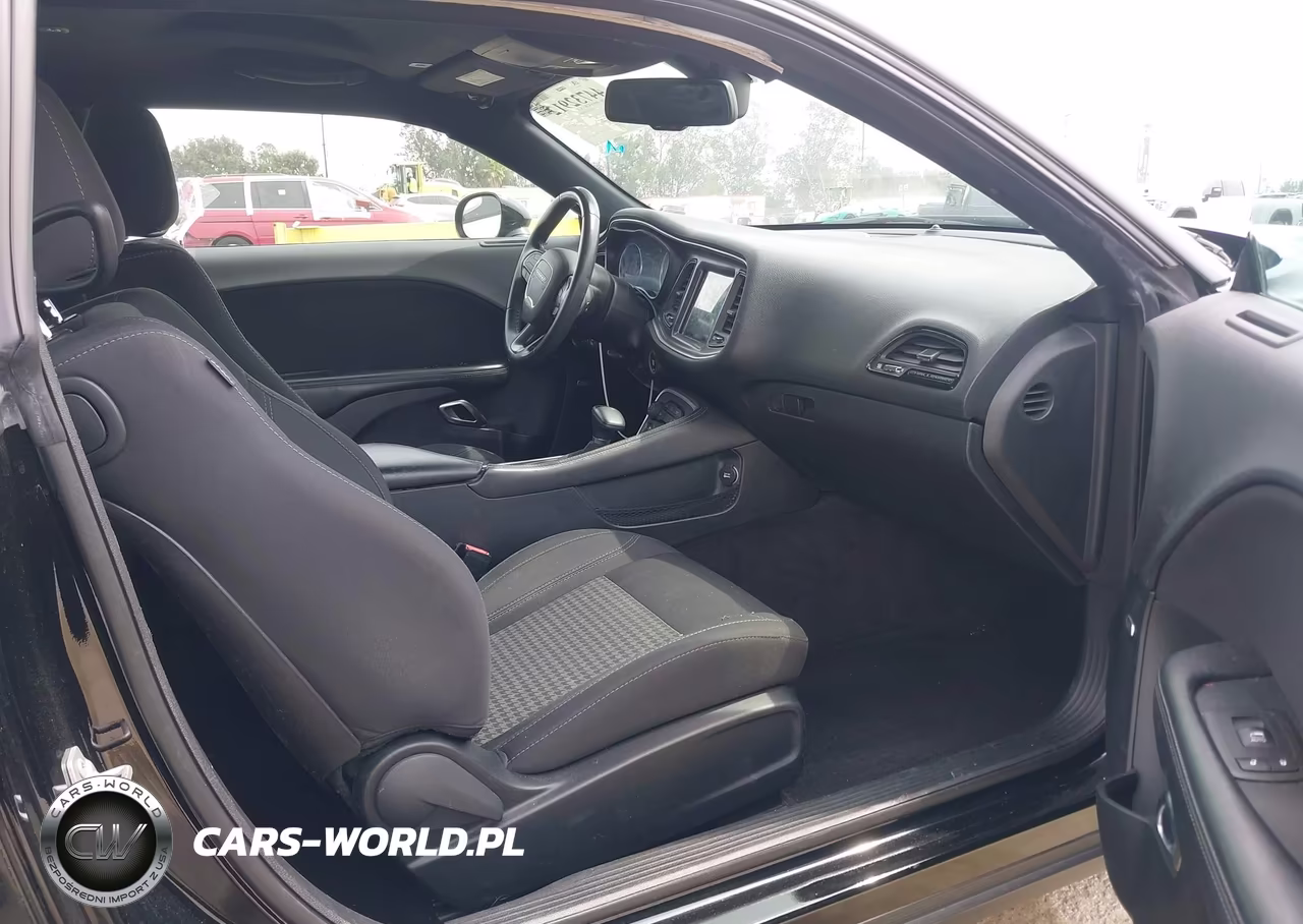 2018 Dodge Challenger Sxt VIN:2C3CDZAG4JH171899 - 5