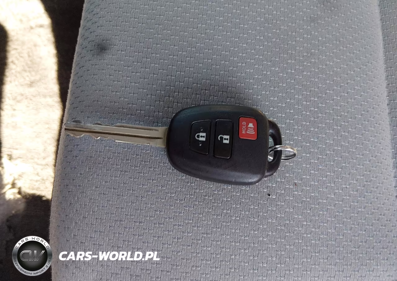 2016 Toyota Prius C One VIN:JTDKDTB3XG1131124 - 11