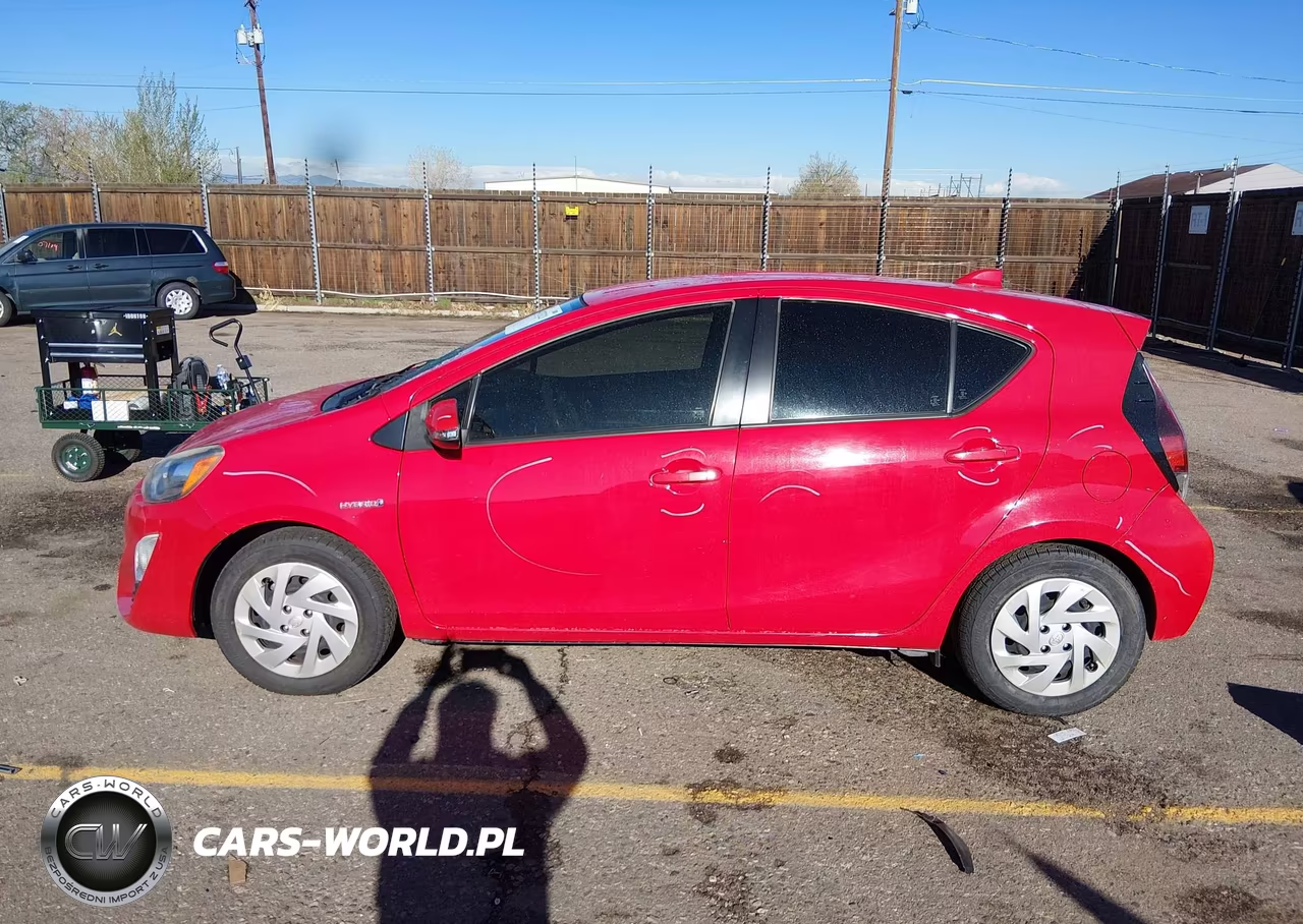 2016 Toyota Prius C One VIN:JTDKDTB3XG1131124 - 14
