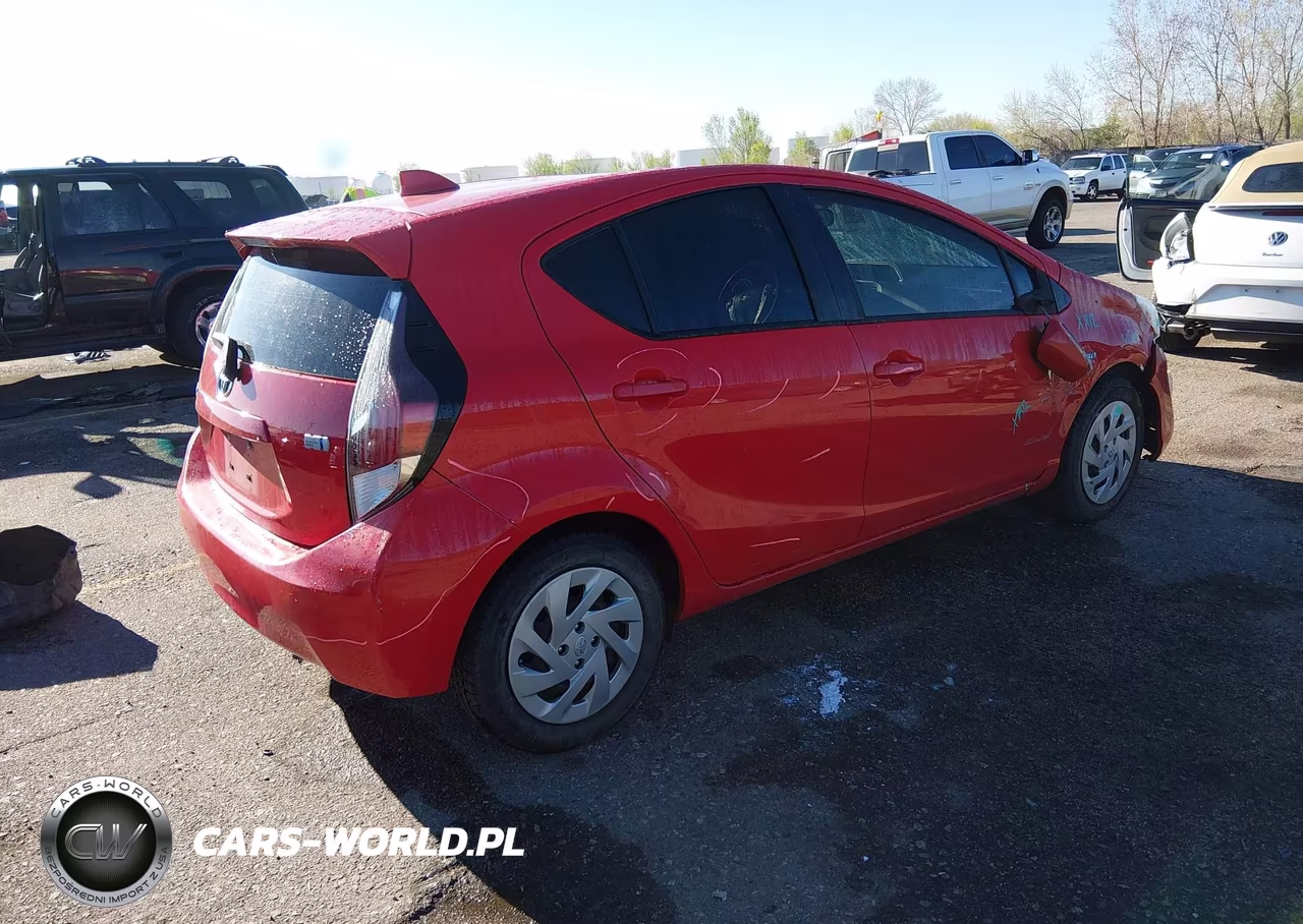 2016 Toyota Prius C One VIN:JTDKDTB3XG1131124 - 4