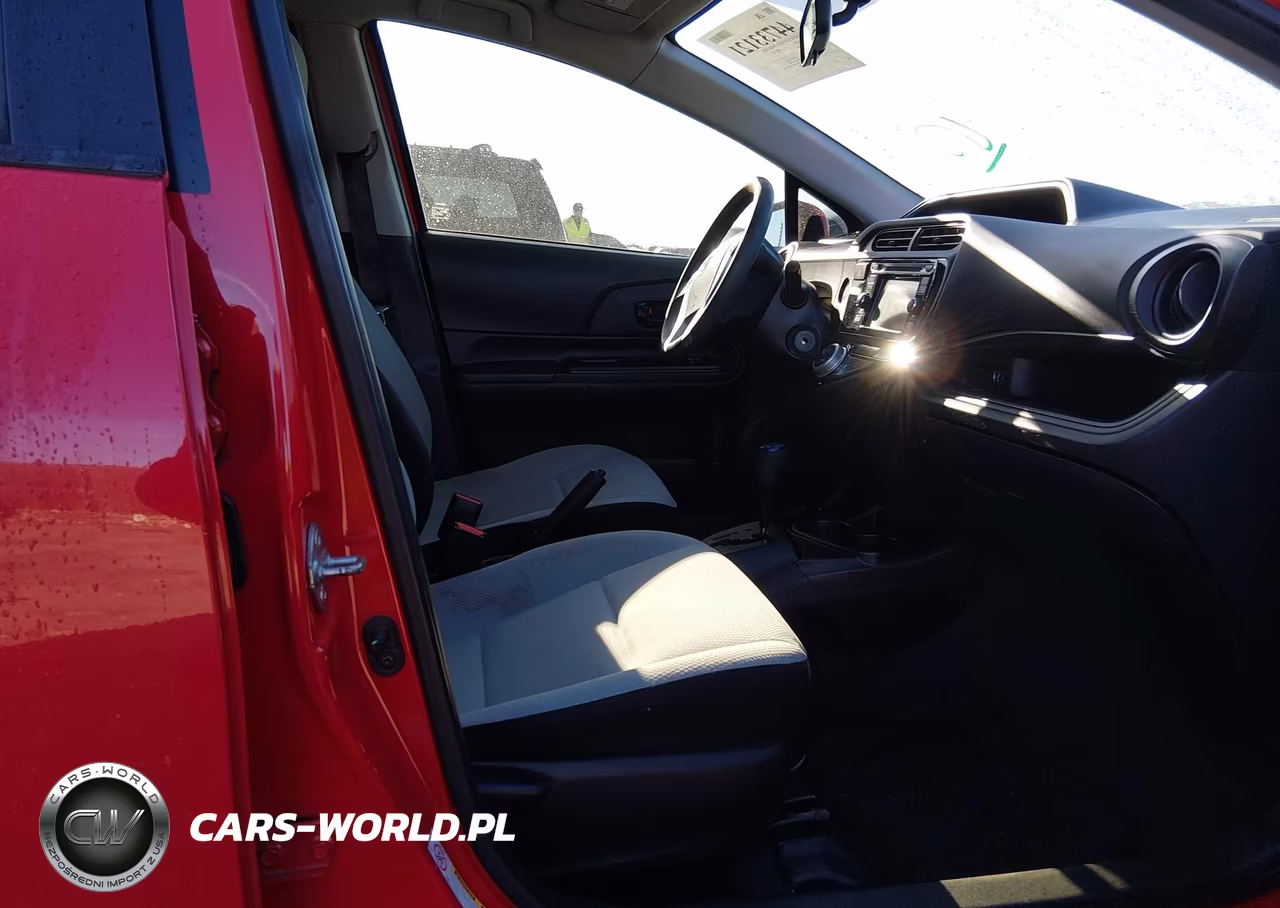 2016 Toyota Prius C One VIN:JTDKDTB3XG1131124 - 5