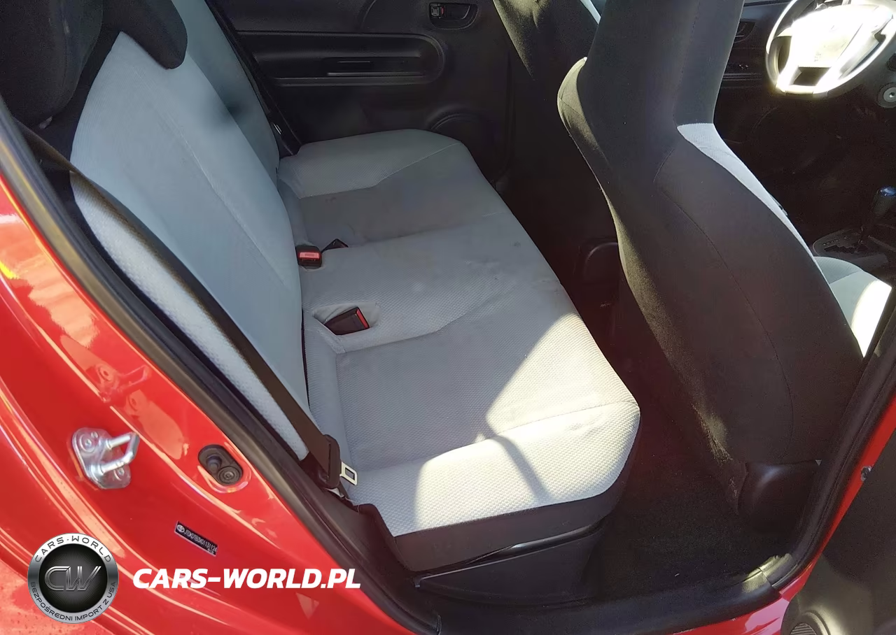 2016 Toyota Prius C One VIN:JTDKDTB3XG1131124 - 8