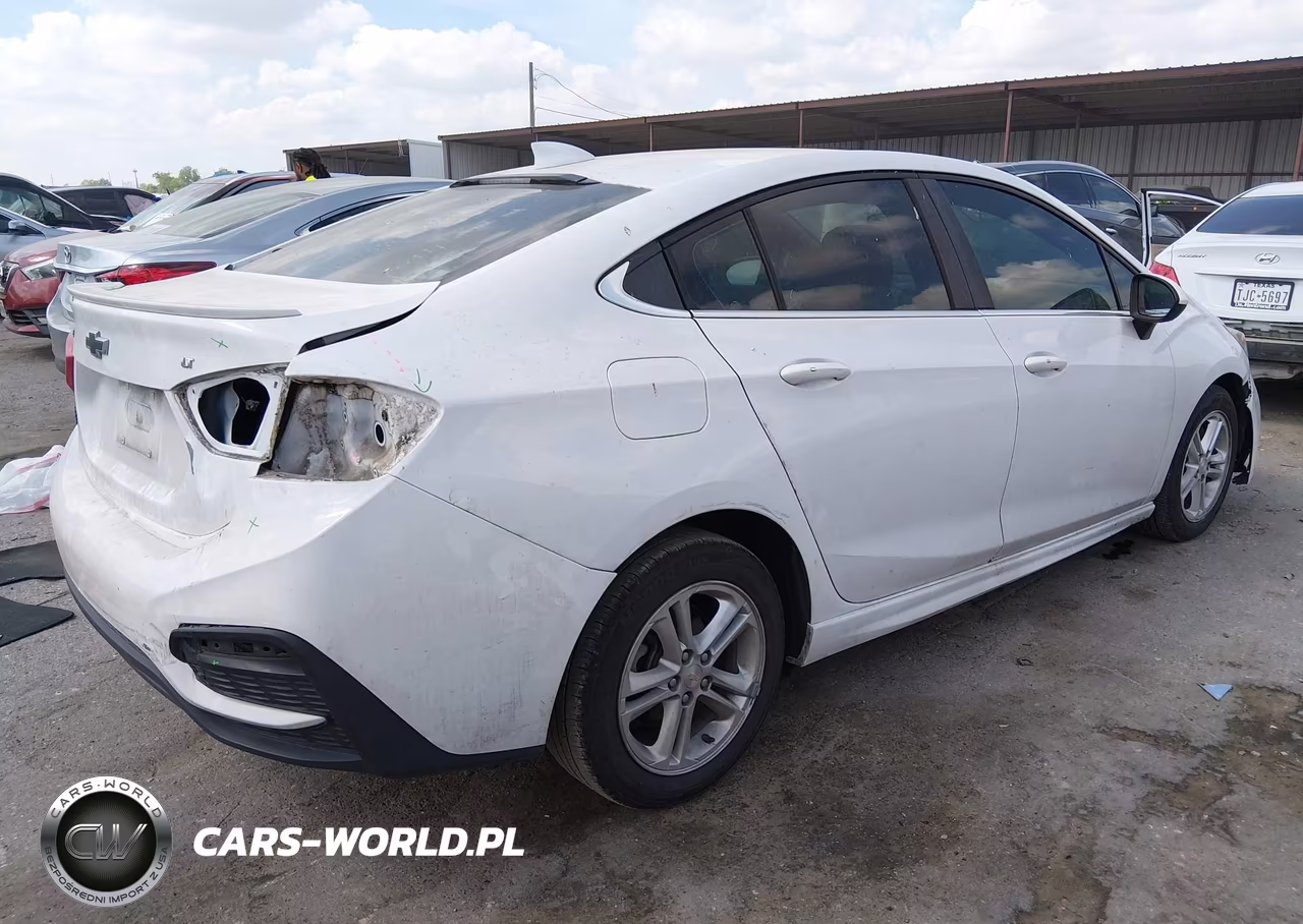 2018 Chevrolet Cruze Lt Auto VIN:1G1BE5SM9J7162797 - 4