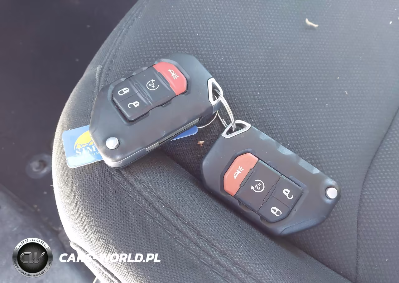 2019 Jeep Wrangler Unlimited Sahara 4X4 VIN:1C4HJXEN0KW564499 - 11