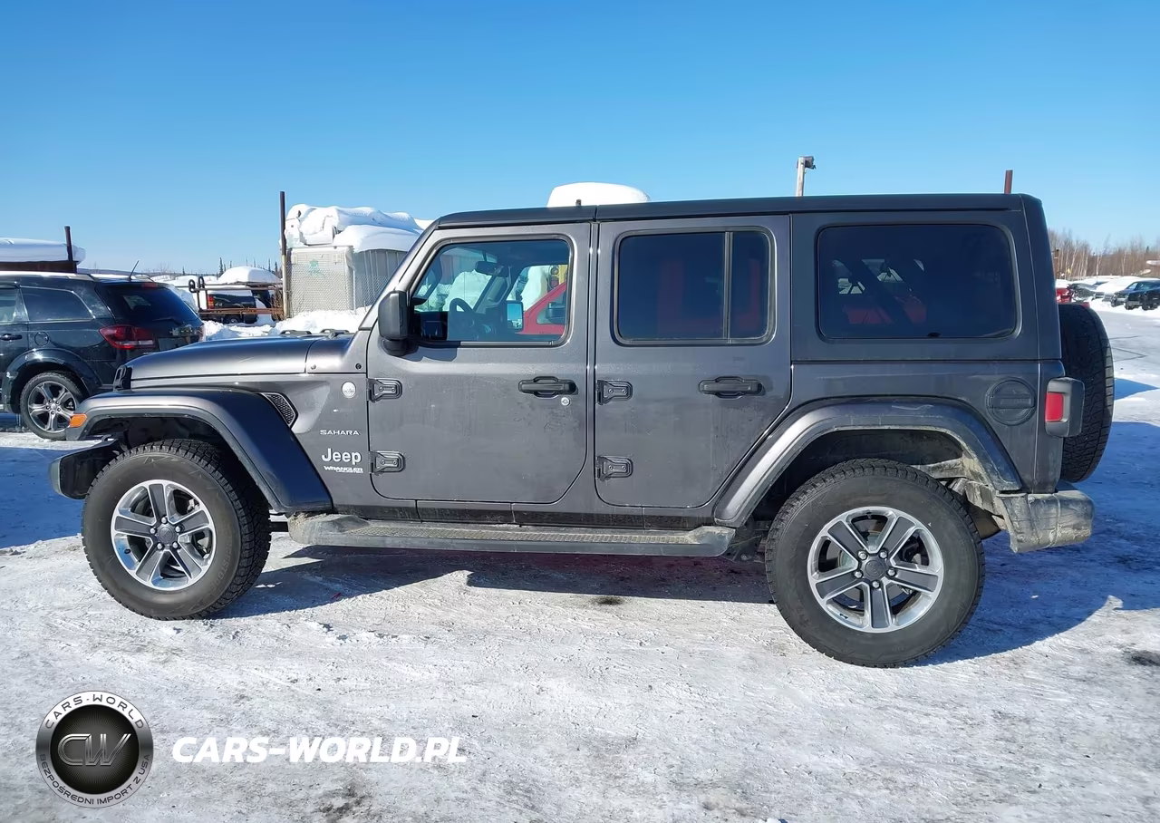 2019 Jeep Wrangler Unlimited Sahara 4X4 VIN:1C4HJXEN0KW564499 - 14