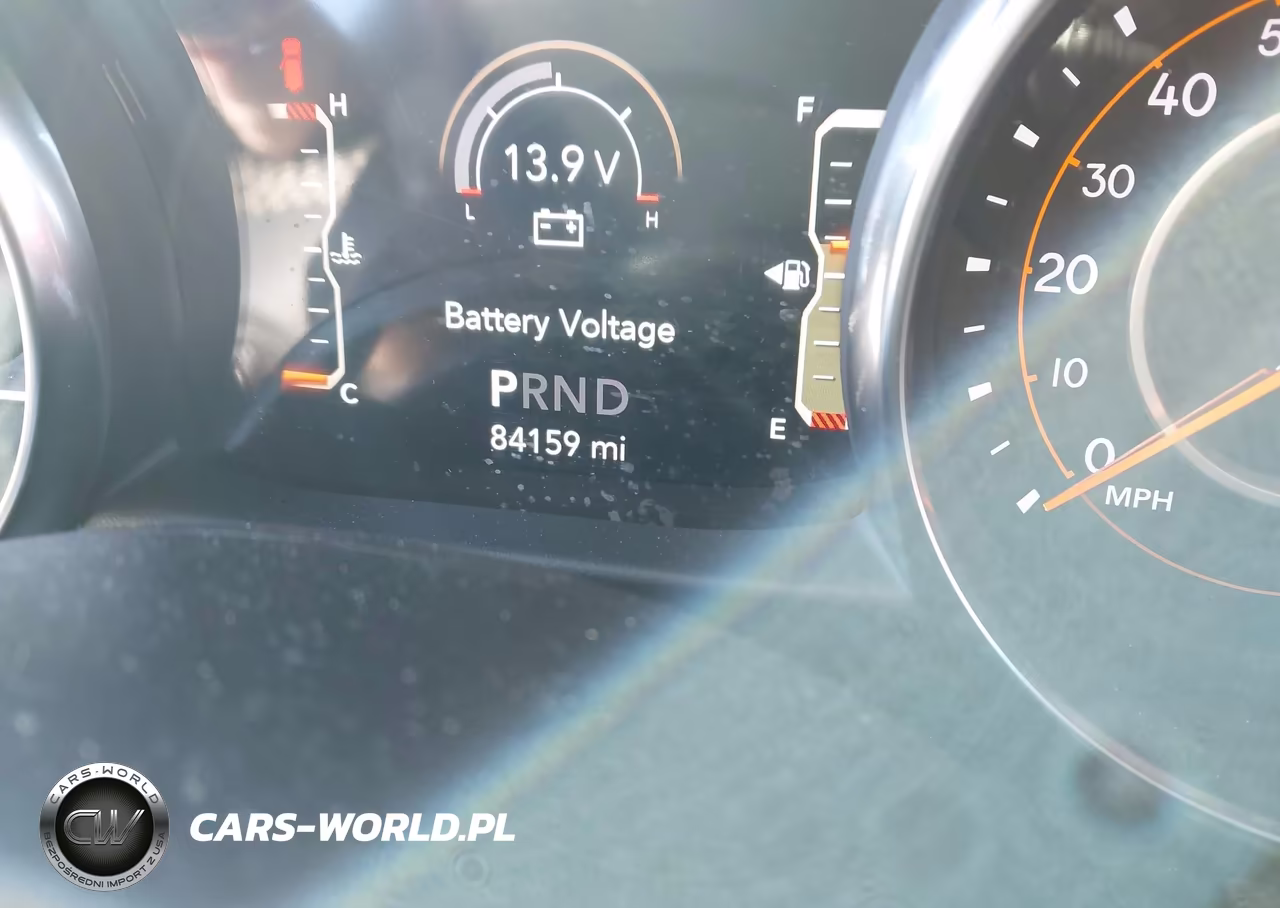 2019 Jeep Wrangler Unlimited Sahara 4X4 VIN:1C4HJXEN0KW564499 - 15