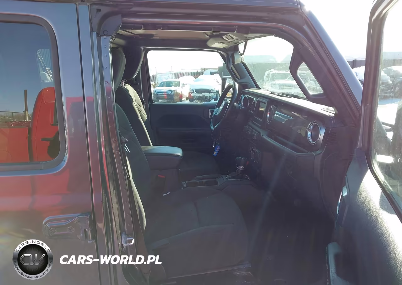 2019 Jeep Wrangler Unlimited Sahara 4X4 VIN:1C4HJXEN0KW564499 - 5