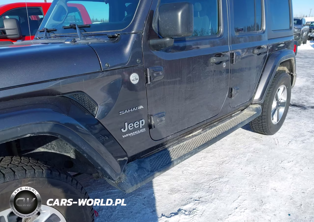2019 Jeep Wrangler Unlimited Sahara 4X4 VIN:1C4HJXEN0KW564499 - 6