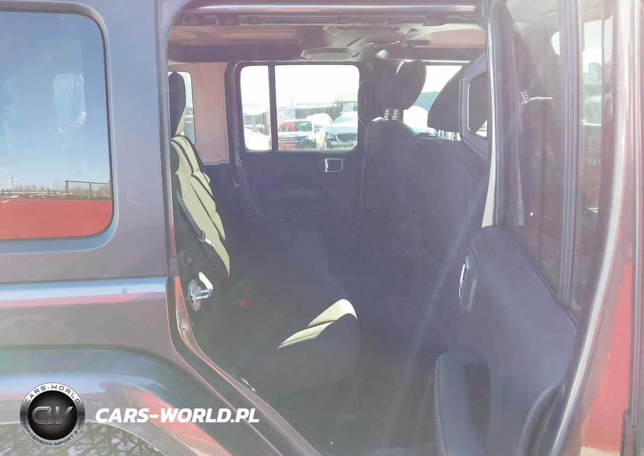 2019 Jeep Wrangler Unlimited Sahara 4X4 VIN:1C4HJXEN0KW564499 - 8
