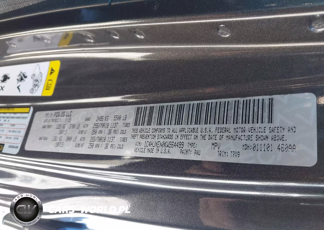 2019 Jeep Wrangler Unlimited Sahara 4X4 VIN:1C4HJXEN0KW564499 - 9