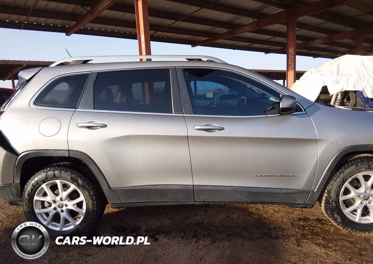 2015 Jeep Cherokee Latitude VIN:1C4PJLCB5FW631116 - 13