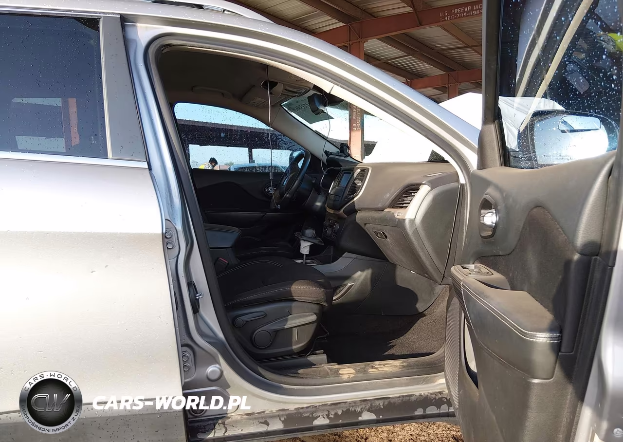 2015 Jeep Cherokee Latitude VIN:1C4PJLCB5FW631116 - 5